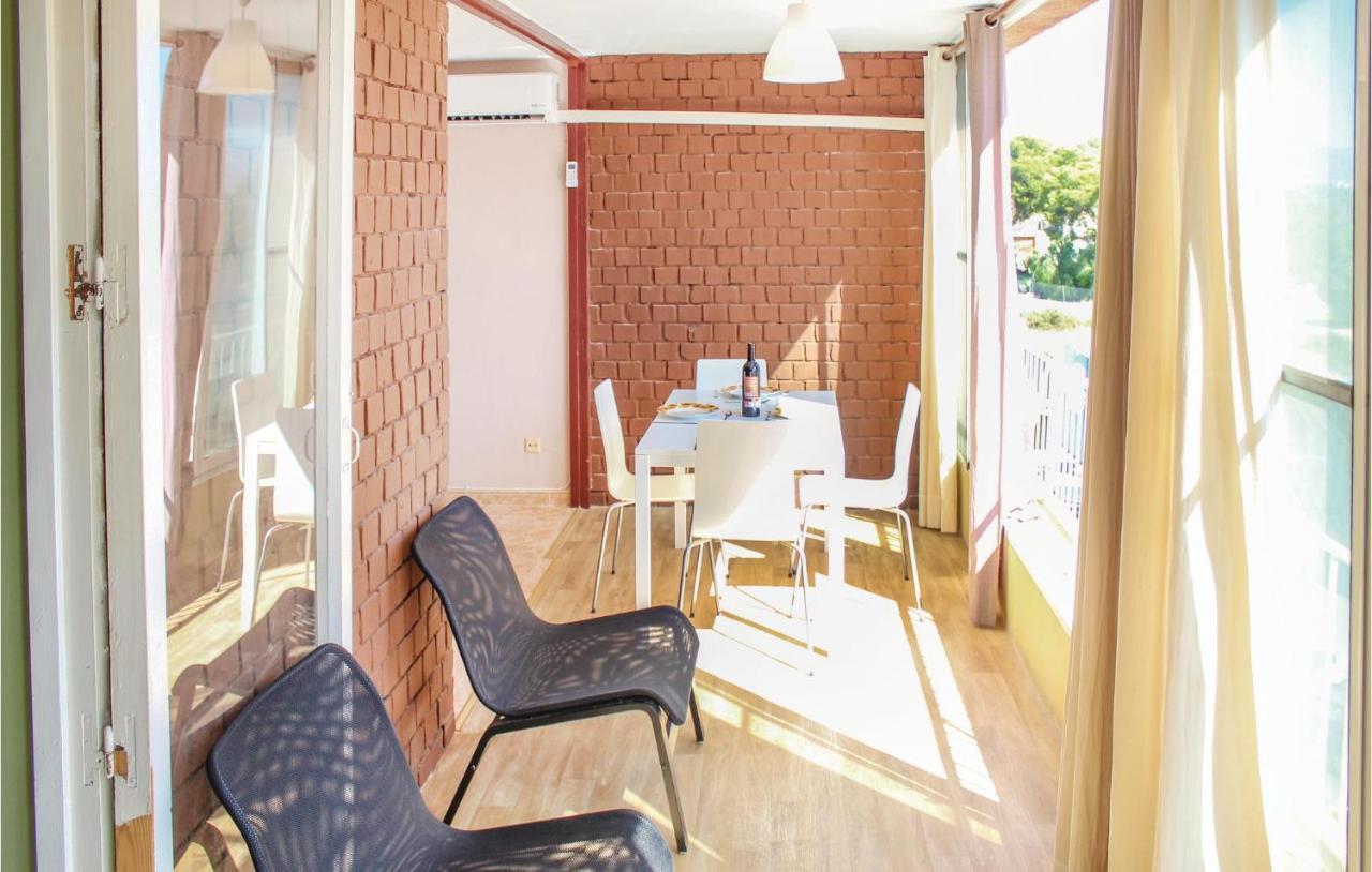 2 Bedroom Pet Friendly Apartment In Alicante Bagian luar foto