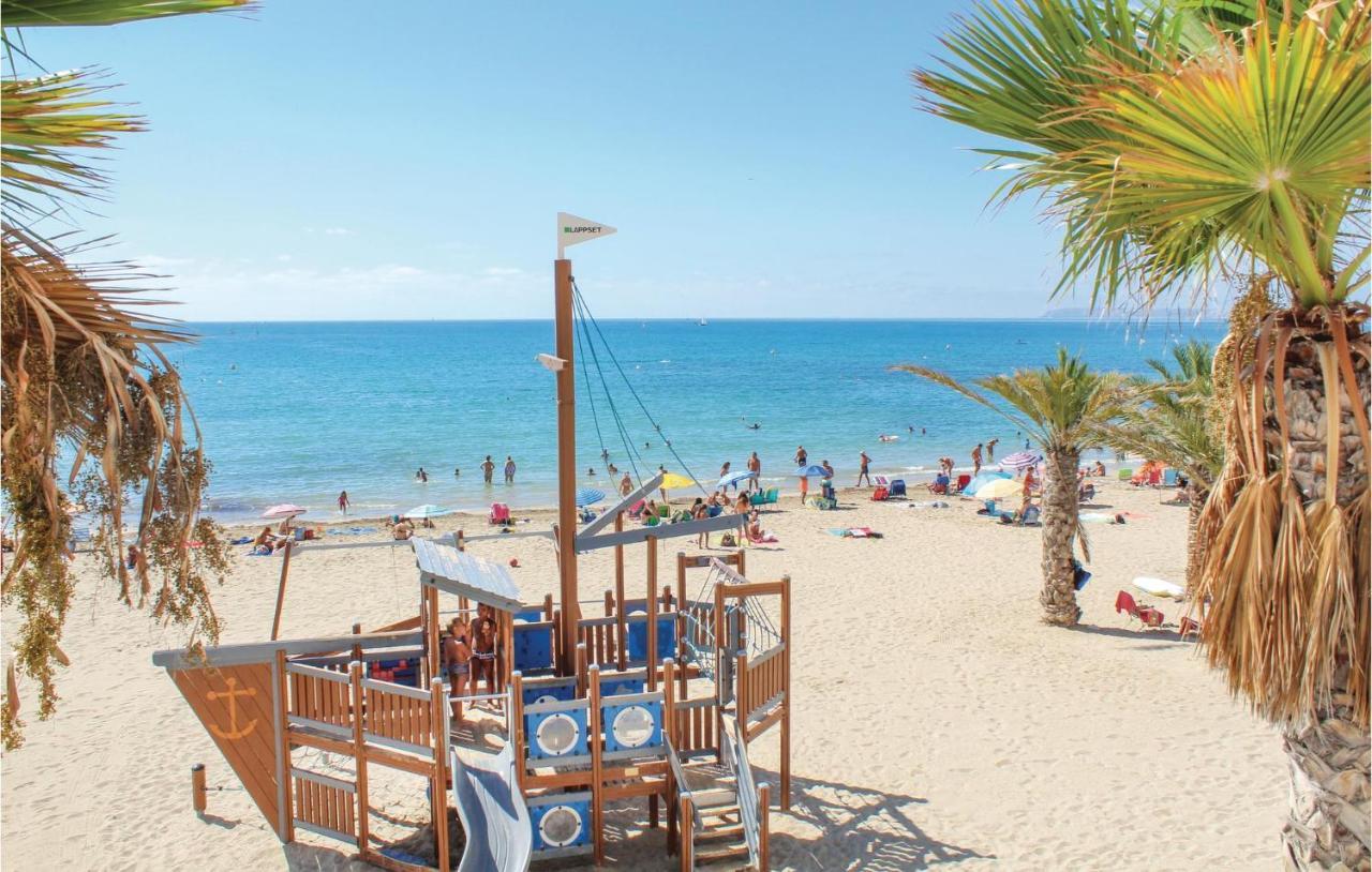2 Bedroom Pet Friendly Apartment In Alicante Bagian luar foto